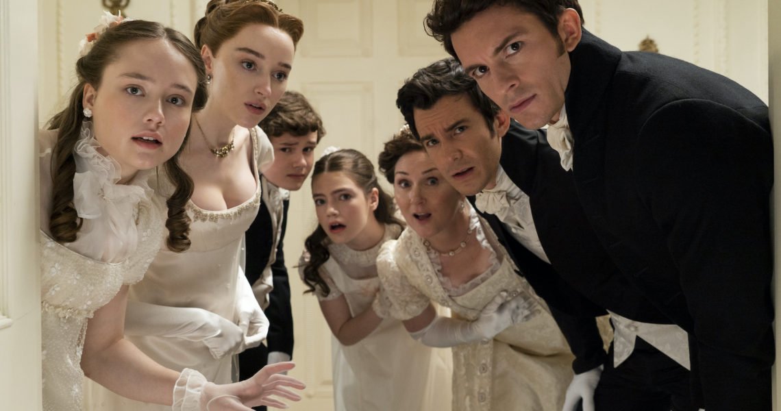‘Bridgerton’ BTS: Jonathan Bailey Becomes a Fanny Magnet as the Young Viscount Ahead of Season 2 Release