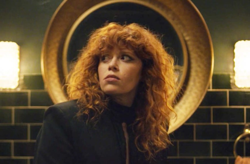 ‘Russian Doll’ Natasha Lyonne in a Mood to Outbid Elon Musk in Buying Twitter as Netflix Puts Up a Billboard: “What a concept!”
