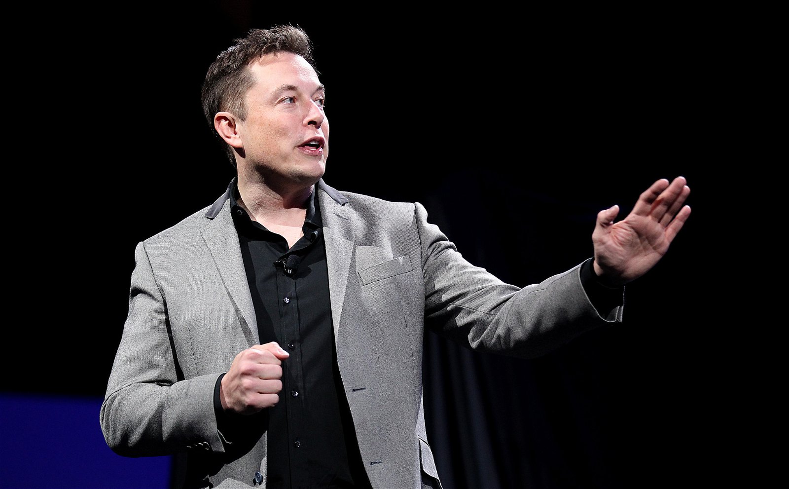 Elon Musk Slaps a “Virus” With an 8-Word Tweet for Netflix Subscribers Loss