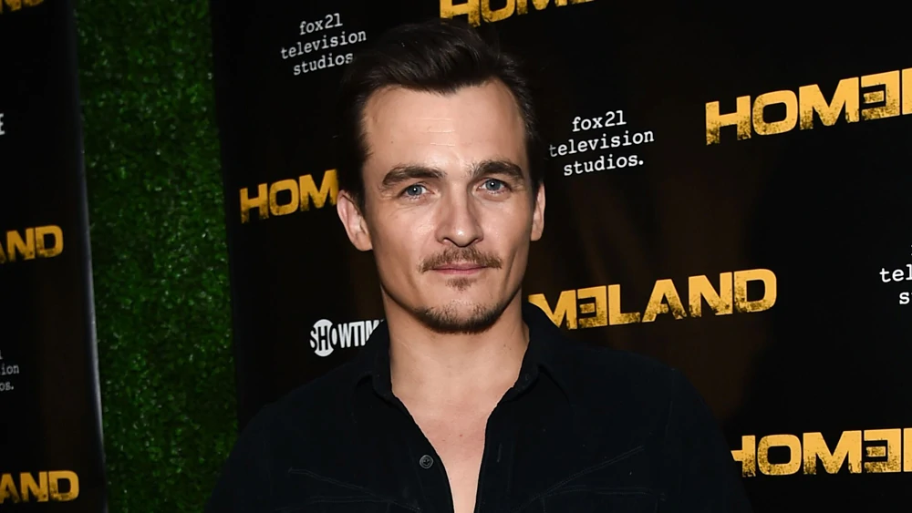‘Anatomy of a Scandal’: Contrary to the Series’ Theme, Rupert Friend Describes Working With Naomi Scott, Sienna Miller, SJ Clarkson, and Others as Being “A kid on Christmas”
