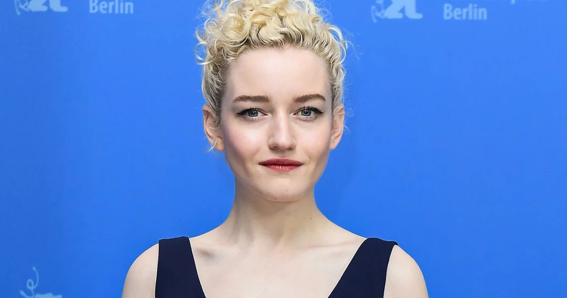 “They’re both ruthless women”: Julia Garner Shares Similarities Between Ruth Langmore (Ozark) And Anna Delvey (Inventing Anna)