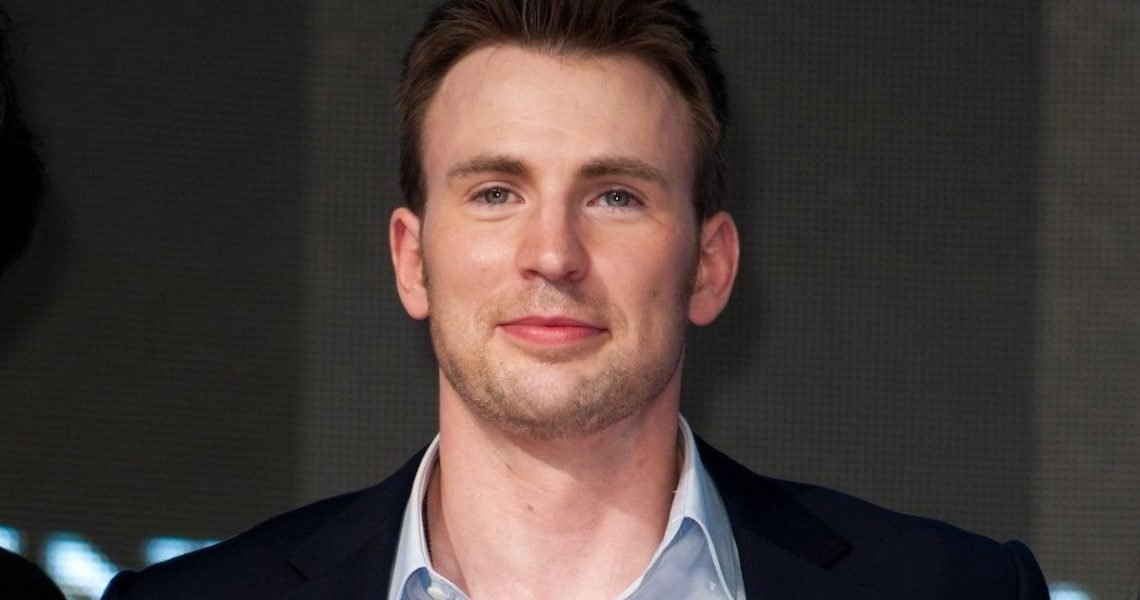 “Who is this”: Fans React to Chris Evans’ Before and After Transformation for Netflix’s ‘The Gray Man’
