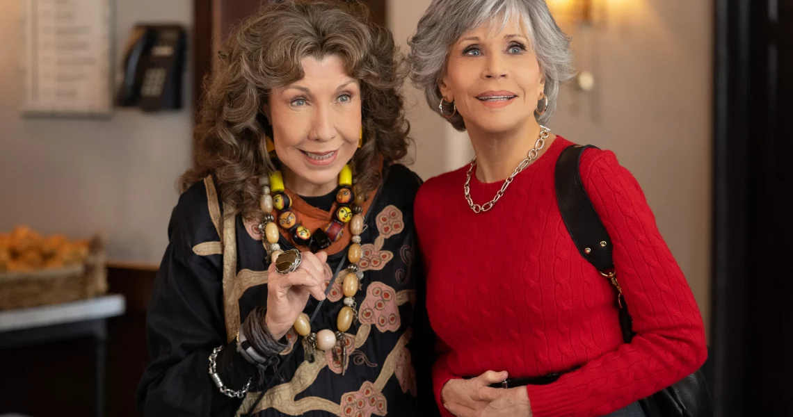 “I fu*ked up a line”: Grace and Frankie Bloopers Have Jane and Lily Forgetting Things, but “Not because they’re old”