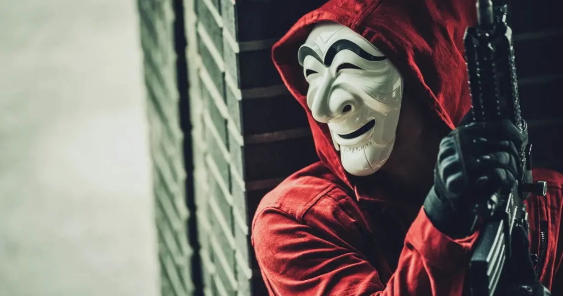 “It’s literally the same thing”: Fans Call Out the Lack of Creativity in Money Heist: Korea