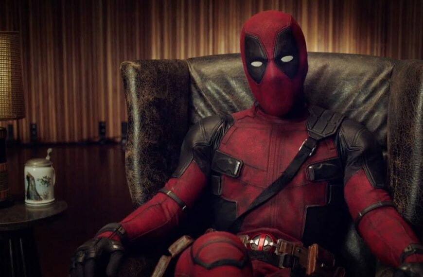 “I’m not sure how he does this”- Marvel Writer Praises Ryan Reynolds After Trying On the Movie Grade ‘Deadpool’ Costume