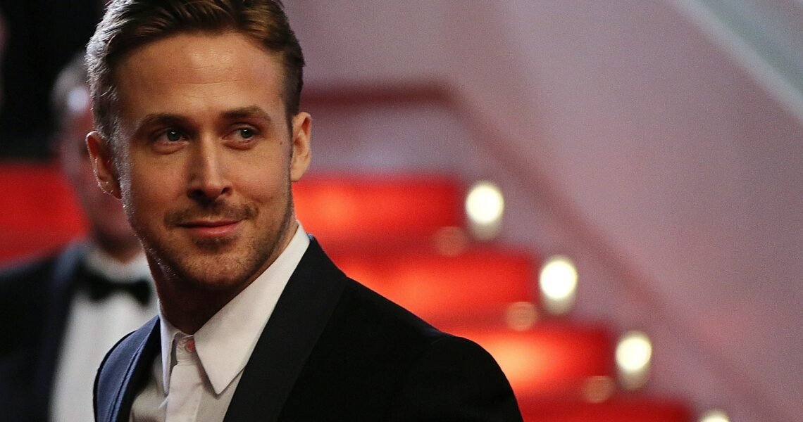 “You get on all fours and..” – Ryan Gosling on What It’s Like Getting Immortalized on Hollywood Boulevard