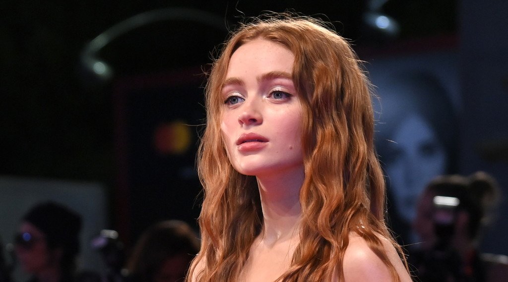 Sadie Sink Believes a Lot of ‘Teenagers’ Will Relate to Her New Movie, ‘Dear Zoe’