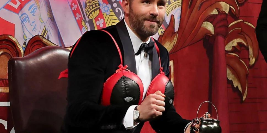 Ryan Reynolds Stunned in a ‘Deadpool’ Inspired Bra at the Hasty Pudding Theatricals Man of the Year Award