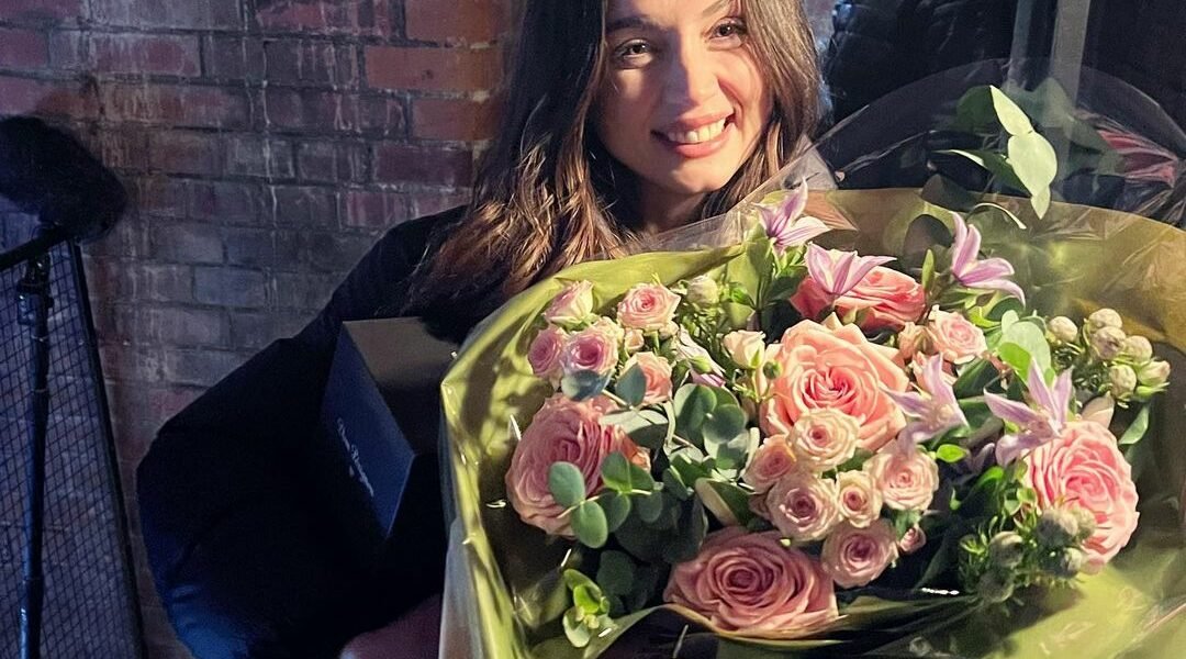 Ana de Armas Gets Cozy and Smoochy With Her Best Friend as She Rings in New Year