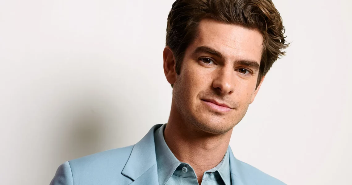 Cuteness Alert! Andrew Garfield Continues History of Flirting With Amelia Dimoldenberg at Golden Globes