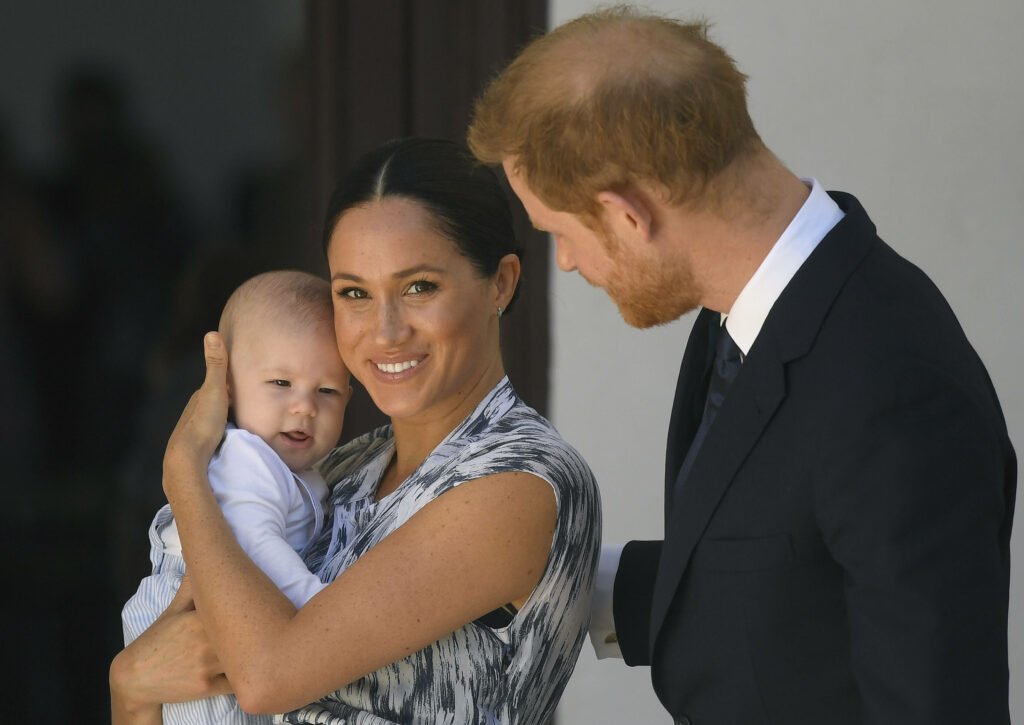 Retour en arrière : Les bracelets du Prince Harry avaient beaucoup de sens lorsqu’il a présenté son fils Archie