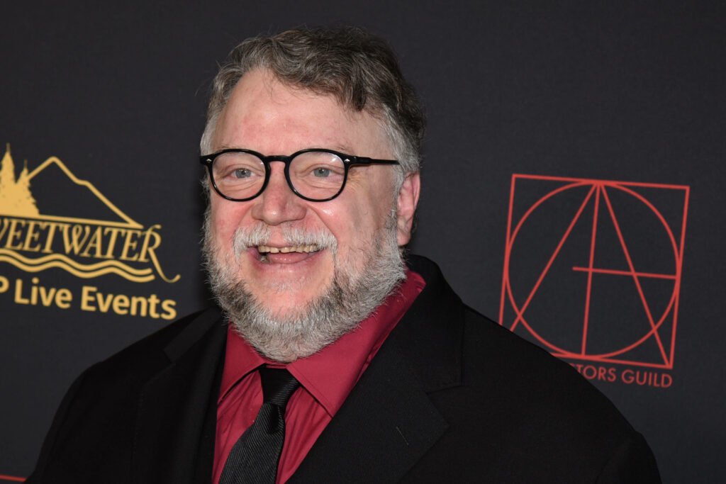 Les fans sont enthousiastes car Guillermo del Toro a des entretiens préliminaires avec Andrew Garfield, Oscar Isaac et Mia Goth pour un nouveau classique de l’horreur.